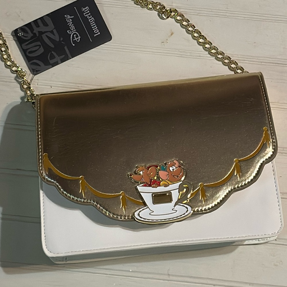 Disney: Cinderella’s loungefly cross body purse